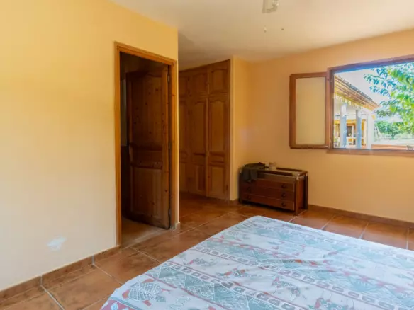 6-bedroom Villa In Pedreguer, Spain (361 M²)