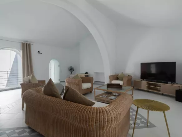 3-bedroom House In Oliva, Spain (289 M²)