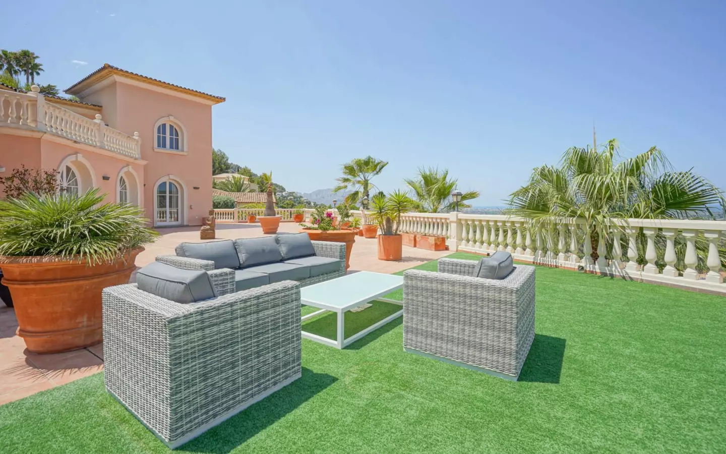 5-bedroom Villa In Pedreguer, Spain (392 M²)