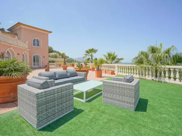 5-bedroom Villa In Pedreguer, Spain (392 M²)