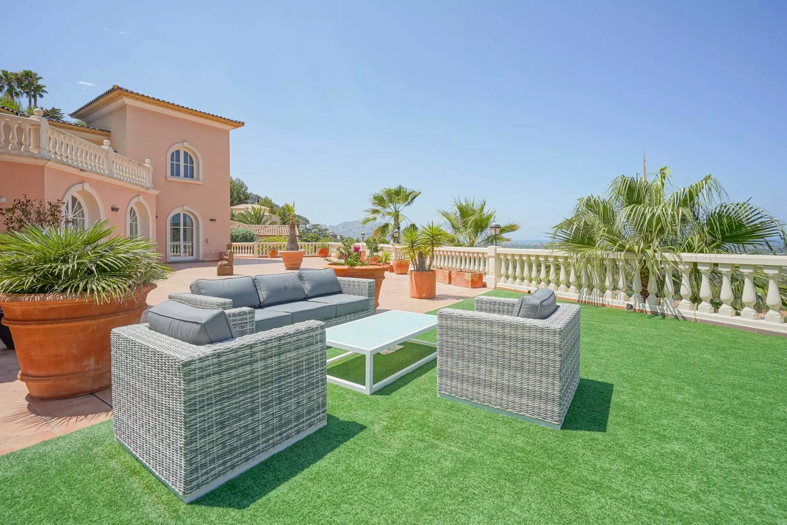 5-bedroom Villa In Pedreguer, Spain (392 M²)