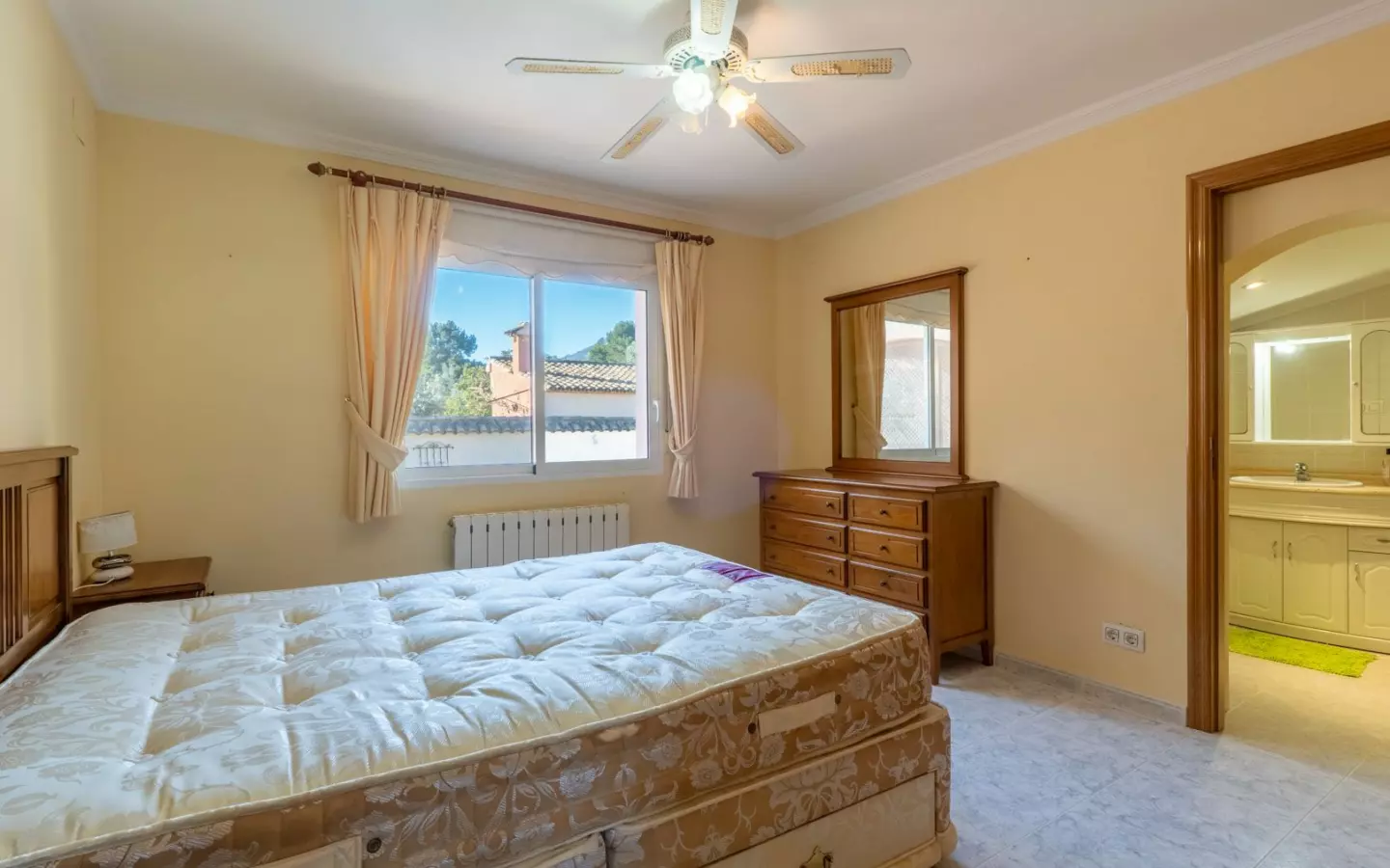 3-bedroom Villa In Jalon – Xalo, Spain (253 M²)