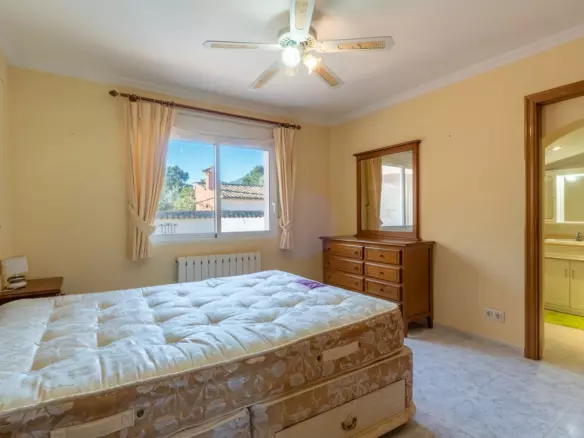 3-bedroom Villa In Jalon – Xalo, Spain (253 M²)