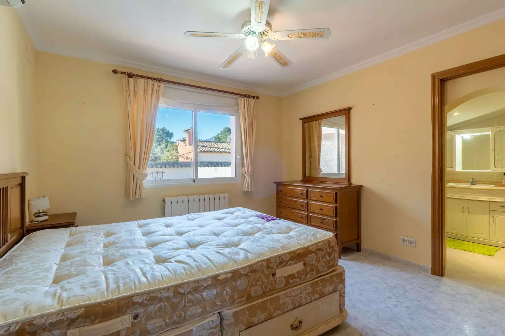 3-bedroom Villa In Jalon – Xalo, Spain (253 M²)
