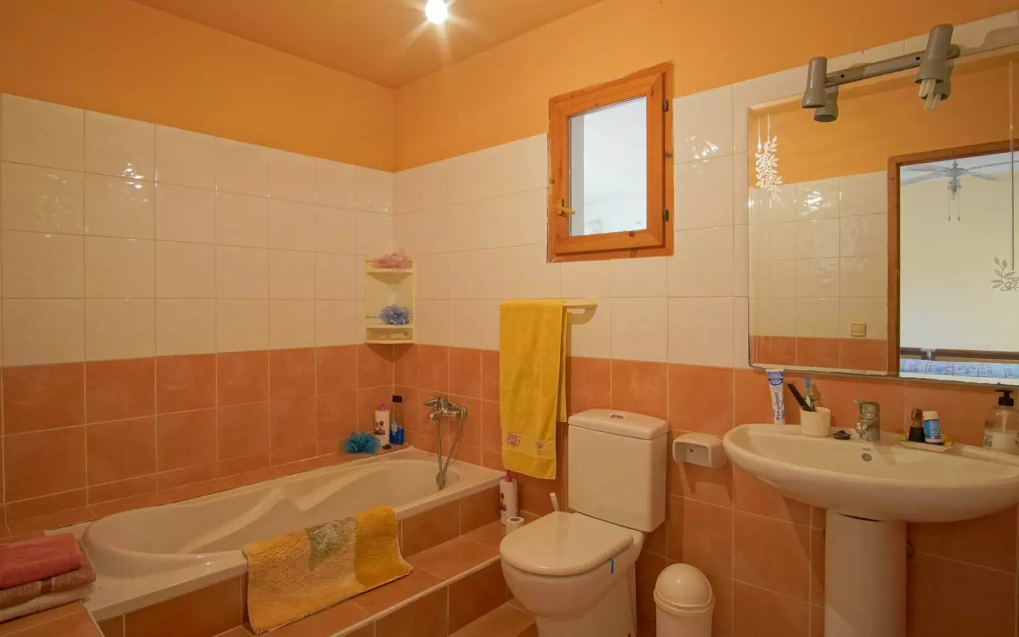 6-bedroom Villa In Pedreguer, Spain (361 M²)