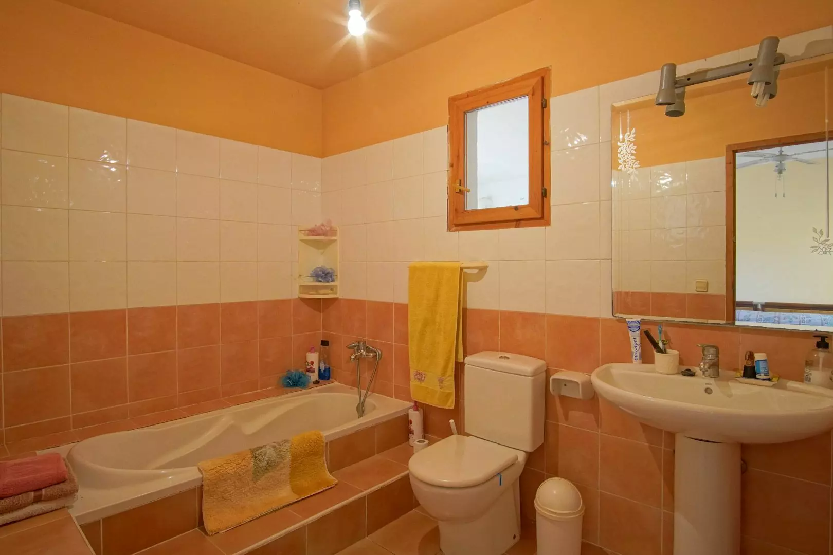 6-bedroom Villa In Pedreguer, Spain (361 M²)