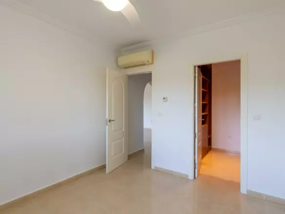 4-bedroom Villa In Beniarbeig, Spain (376 M²)