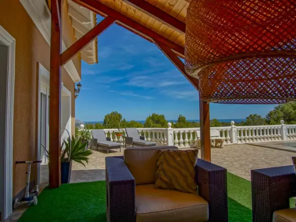 8-bedroom Villa In La Nucía, Spain (900 M²)