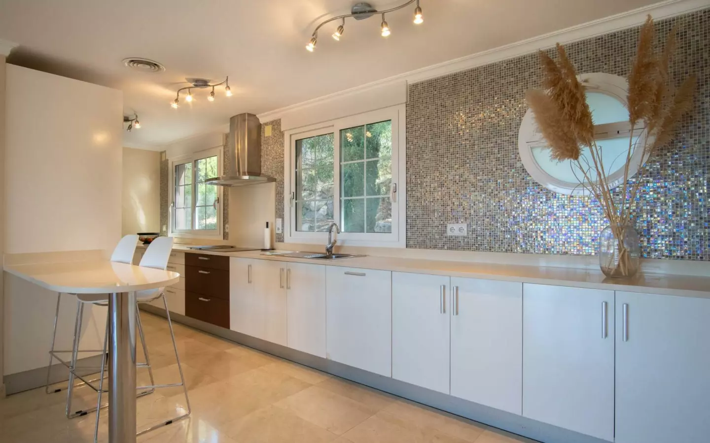3-bedroom Apartment In Pedreguer, Spain (310 M²)