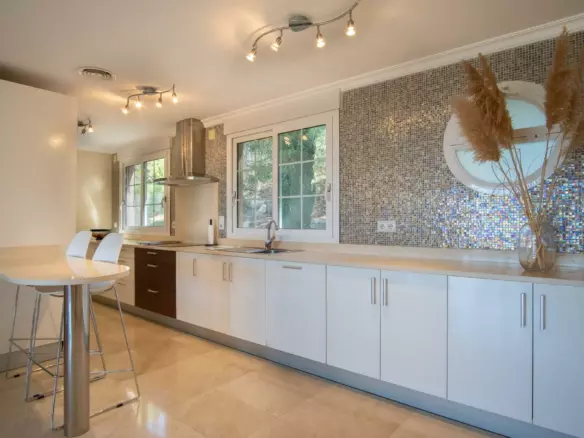 3-bedroom Apartment In Pedreguer, Spain (310 M²)