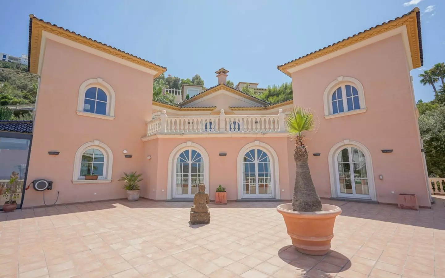 5-bedroom Villa In Pedreguer, Spain (392 M²)