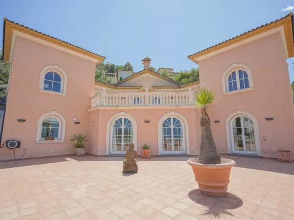 5-bedroom Villa In Pedreguer, Spain (392 M²)