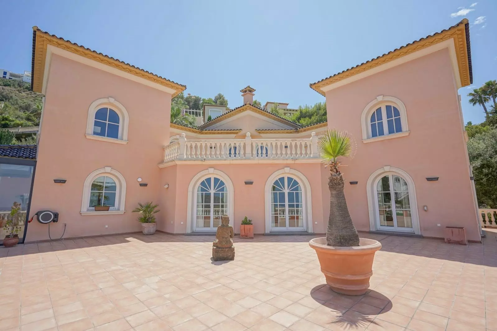 5-bedroom Villa In Pedreguer, Spain (392 M²)