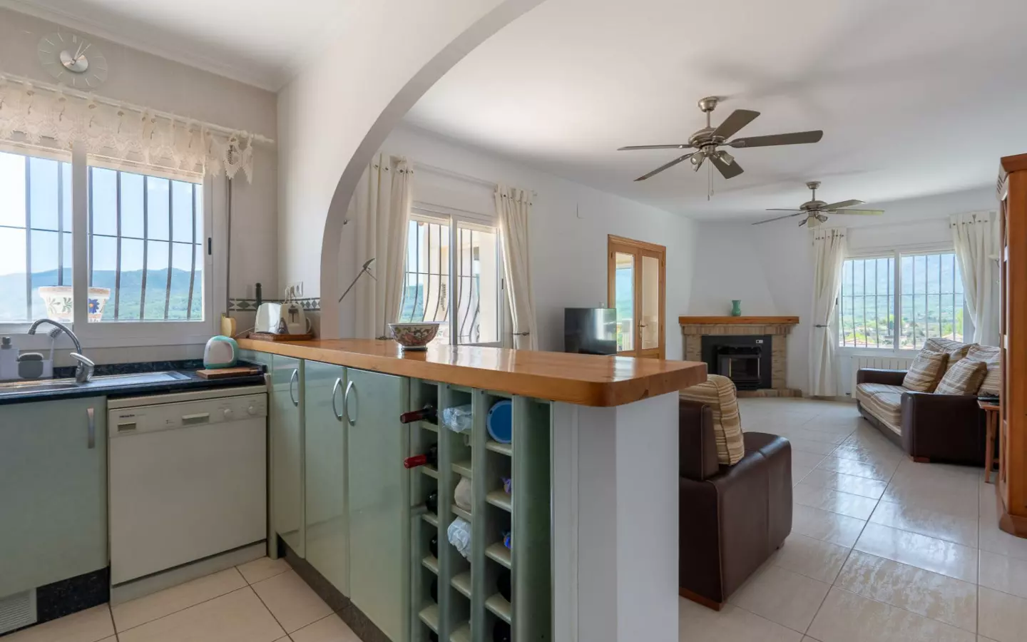 5-bedroom Villa In Jalon – Xalo, Spain (229 M²)