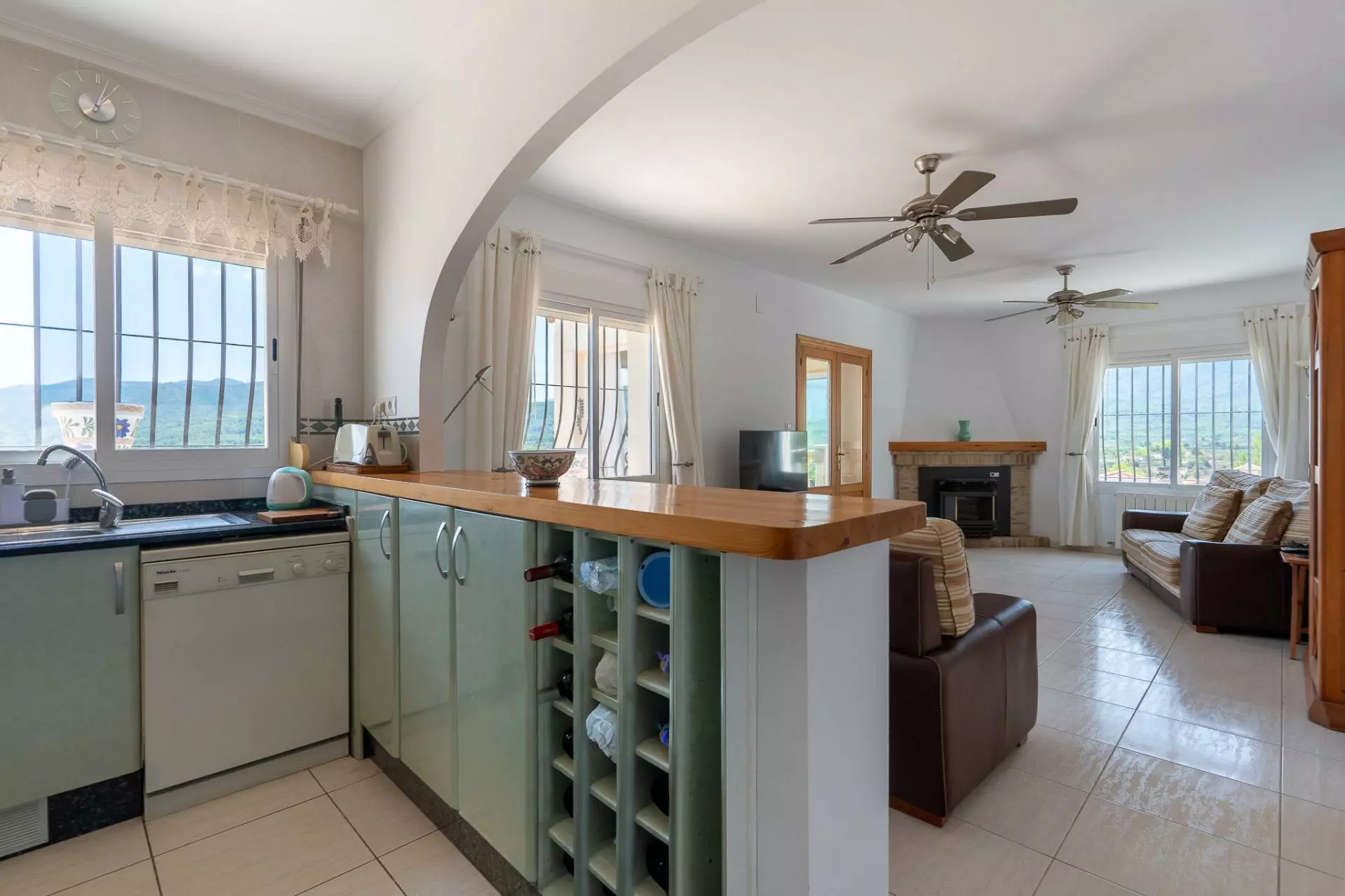 5-bedroom Villa In Jalon – Xalo, Spain (229 M²)