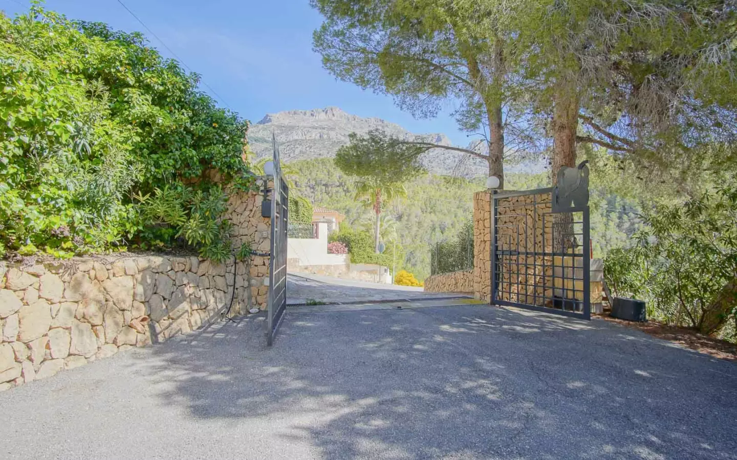3-bedroom Villa In Altea, Spain (200 M²)