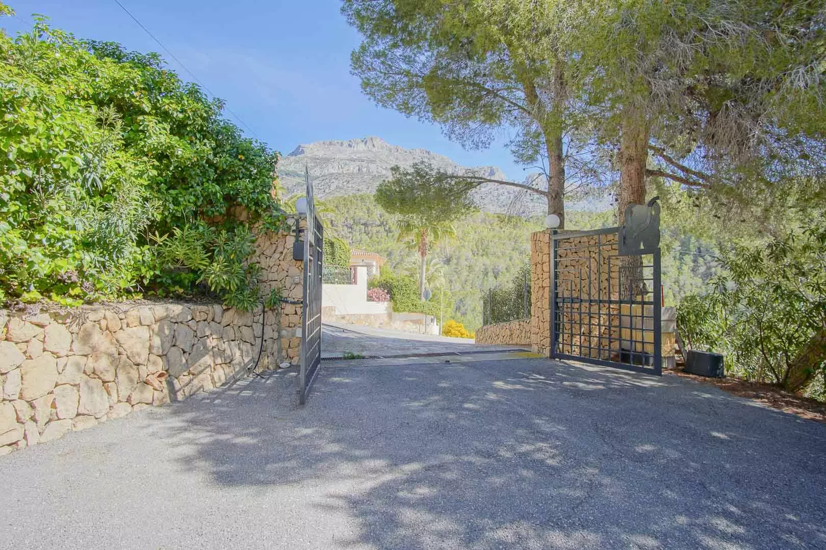 3-bedroom Villa In Altea, Spain (200 M²)