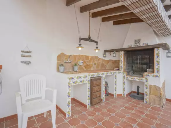 5-bedroom Villa In El Rafol D’almunia, Spain (307 M²)