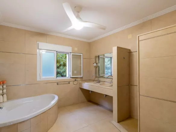 4-bedroom Villa In Beniarbeig, Spain (376 M²)