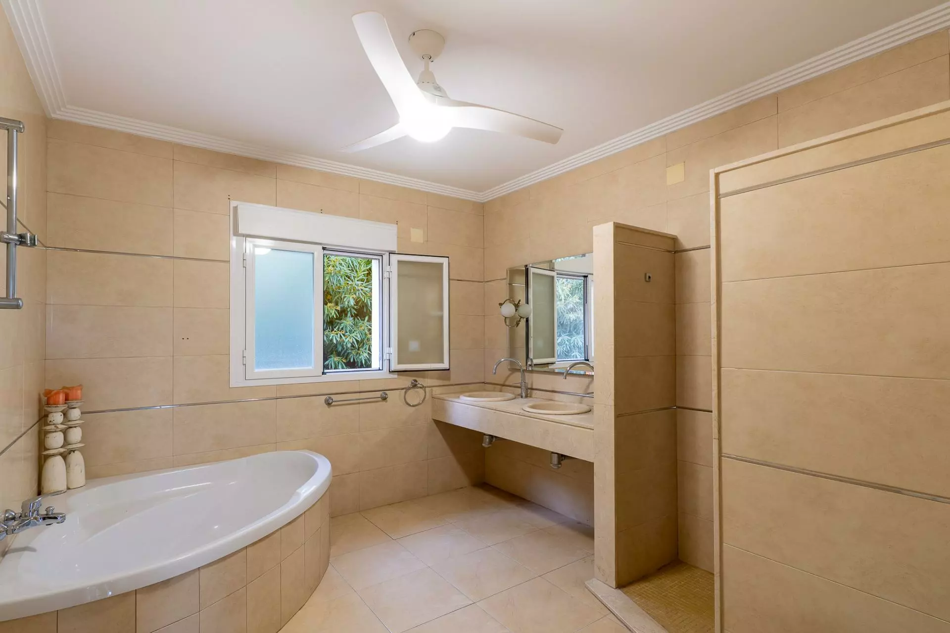 4-bedroom Villa In Beniarbeig, Spain (376 M²)