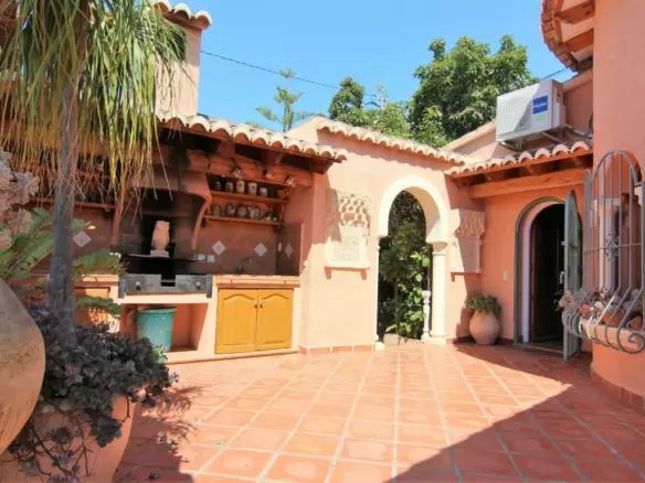 8-bedroom Villa In Benissa, Spain (392 M²)