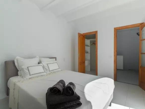 3-bedroom House In Oliva, Spain (289 M²)