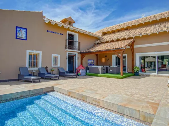 8-bedroom Villa In La Nucía, Spain (900 M²)
