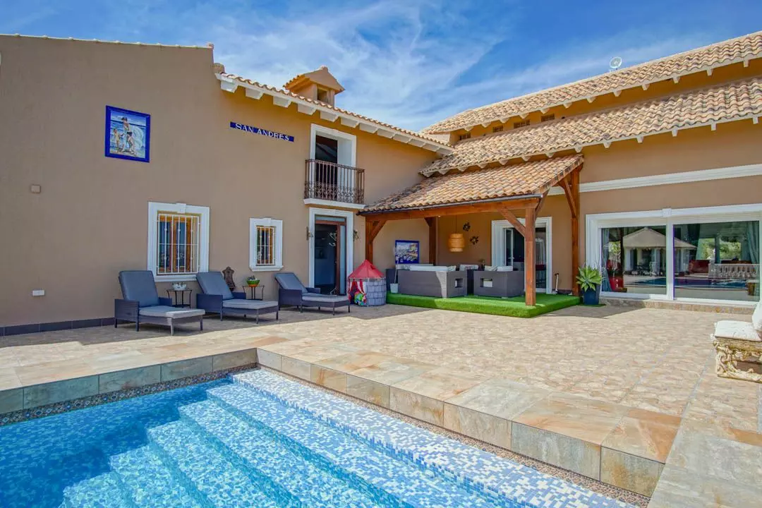 8-bedroom Villa In La Nucía, Spain (900 M²)