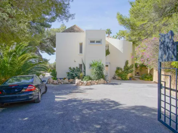 3-bedroom Villa In Altea, Spain (200 M²)