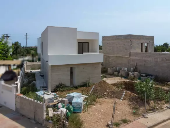 3-bedroom Villa In Els Poblets, Spain (225 M²)