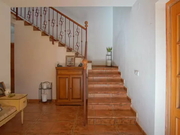 6-bedroom Villa In Pedreguer, Spain (361 M²)