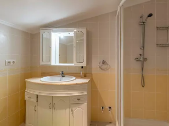 3-bedroom Villa In Jalon – Xalo, Spain (253 M²)