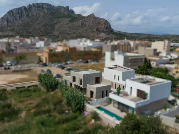 3-bedroom Villa In Els Poblets, Spain (225 M²)