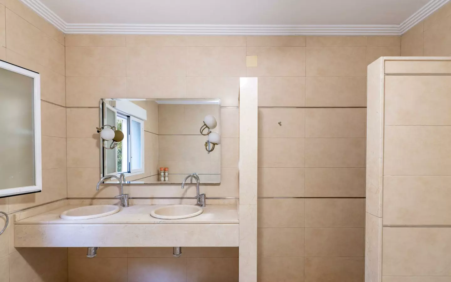 4-bedroom Villa In Beniarbeig, Spain (376 M²)