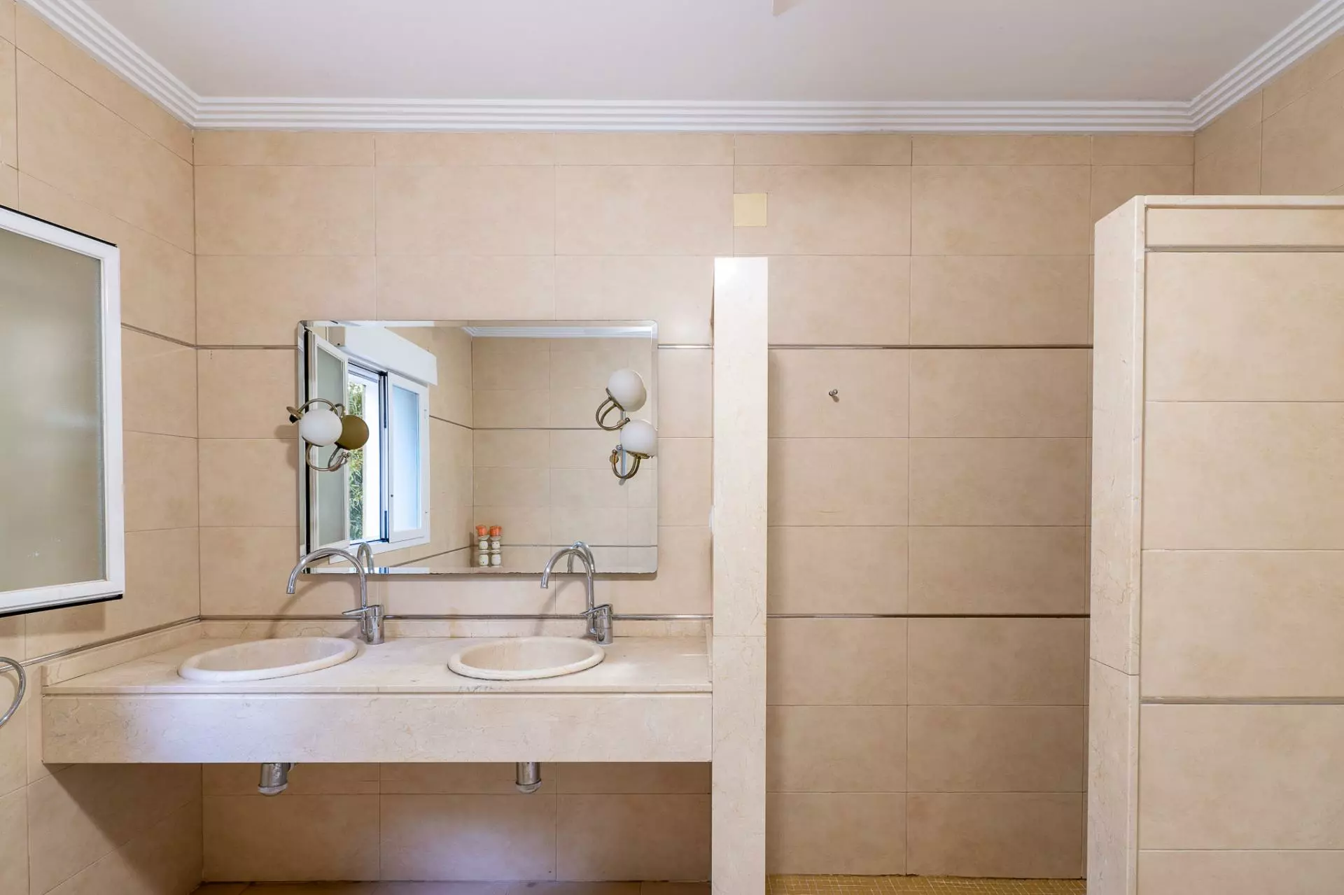 4-bedroom Villa In Beniarbeig, Spain (376 M²)