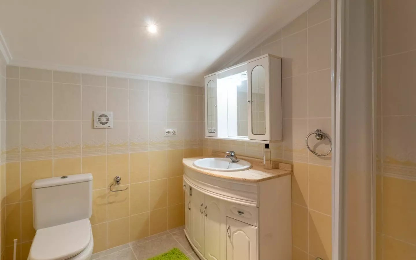 3-bedroom Villa In Jalon – Xalo, Spain (253 M²)