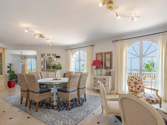 5-bedroom Villa In Pedreguer, Spain (392 M²)