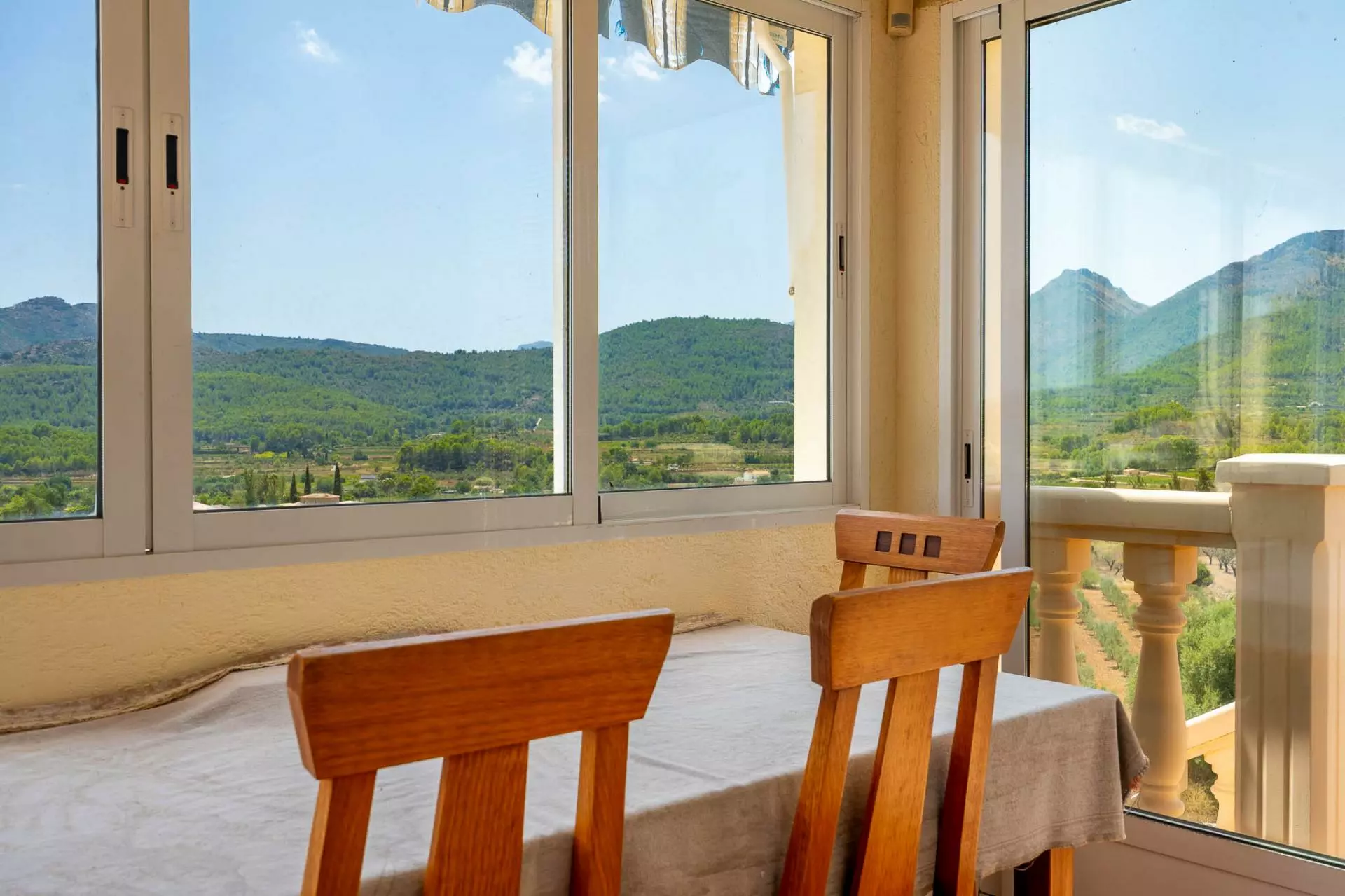 5-bedroom Villa In Jalon – Xalo, Spain (229 M²)