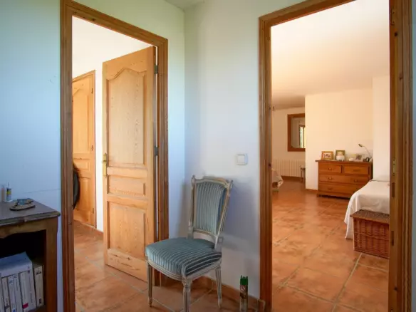 6-bedroom Villa In Pedreguer, Spain (361 M²)