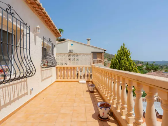 5-bedroom Villa In Jalon – Xalo, Spain (229 M²)
