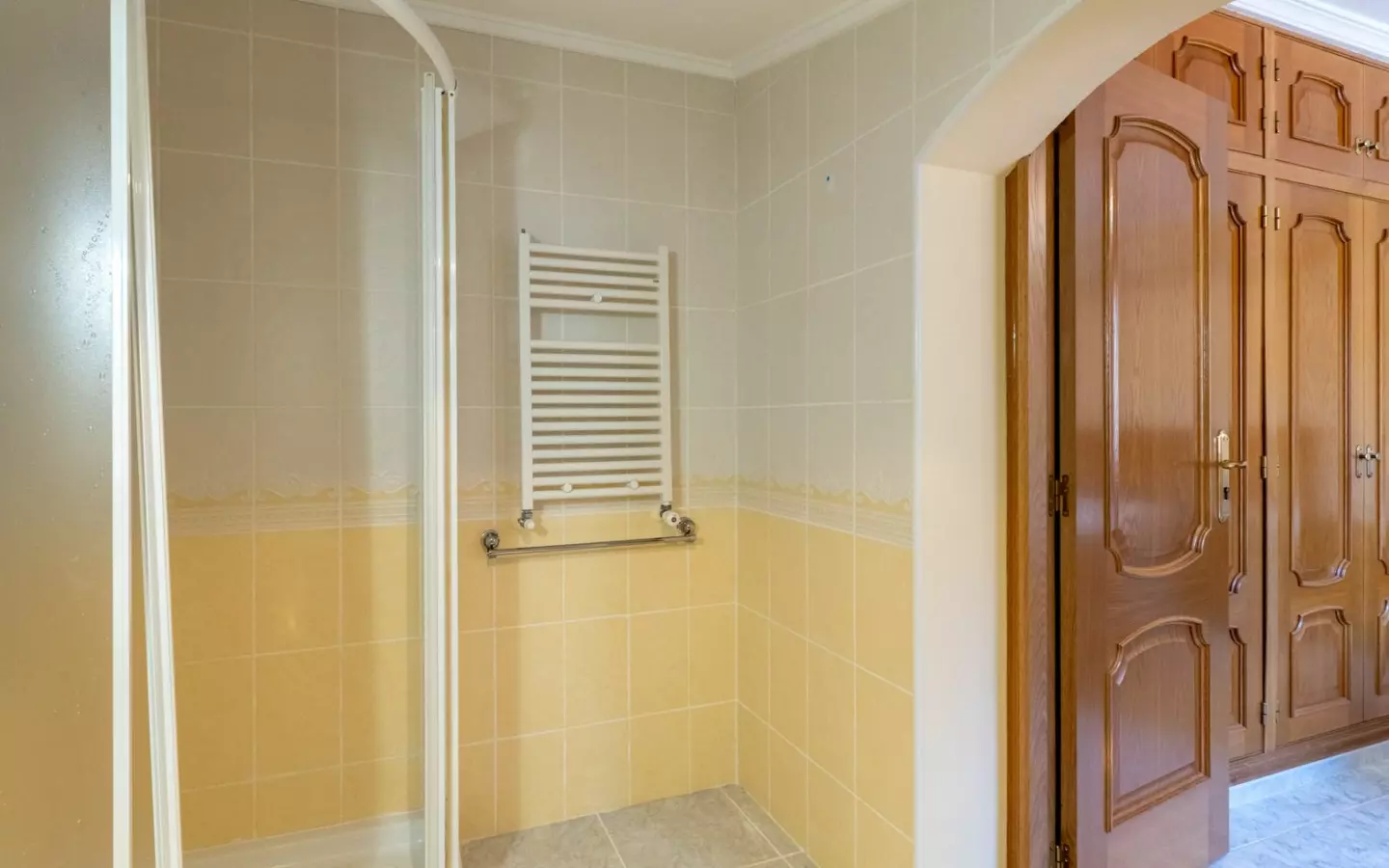 3-bedroom Villa In Jalon – Xalo, Spain (253 M²)