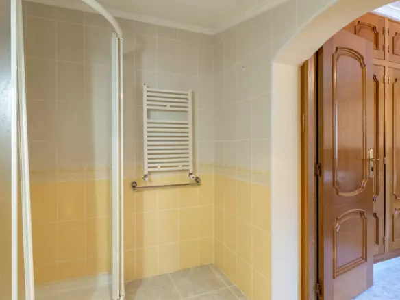 3-bedroom Villa In Jalon – Xalo, Spain (253 M²)