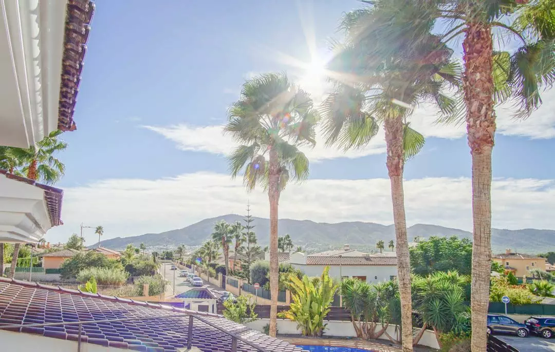 5-bedroom Villa In L’alfas Del Pi, Spain (810 M²)