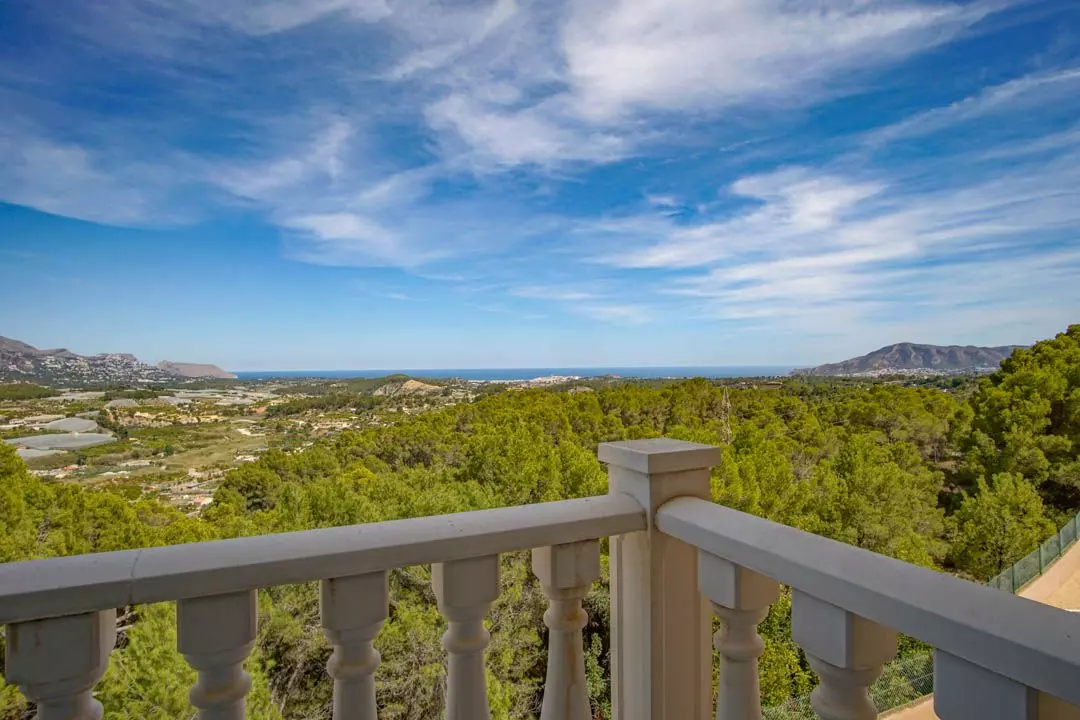 8-bedroom Villa In La Nucía, Spain (900 M²)