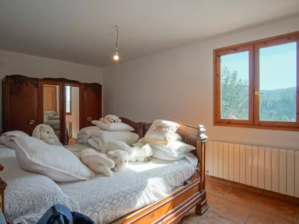 6-bedroom Villa In Pedreguer, Spain (361 M²)