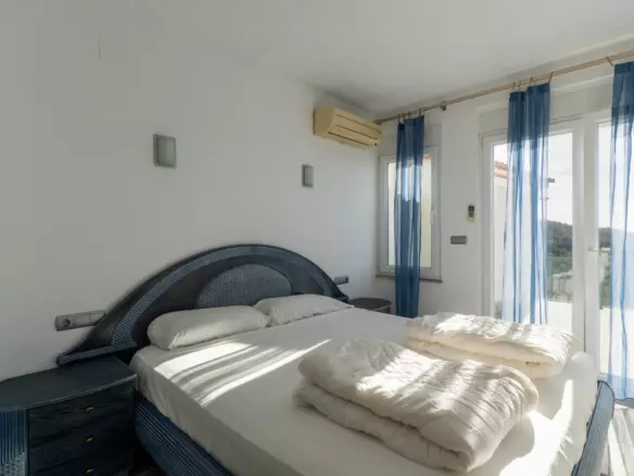4-bedroom Villa In Moraira, Spain (434 M²)
