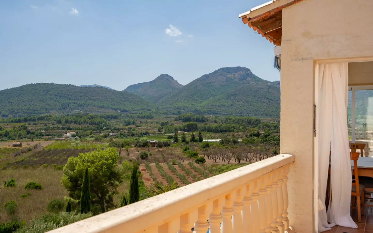 5-bedroom Villa In Jalon – Xalo, Spain (229 M²)
