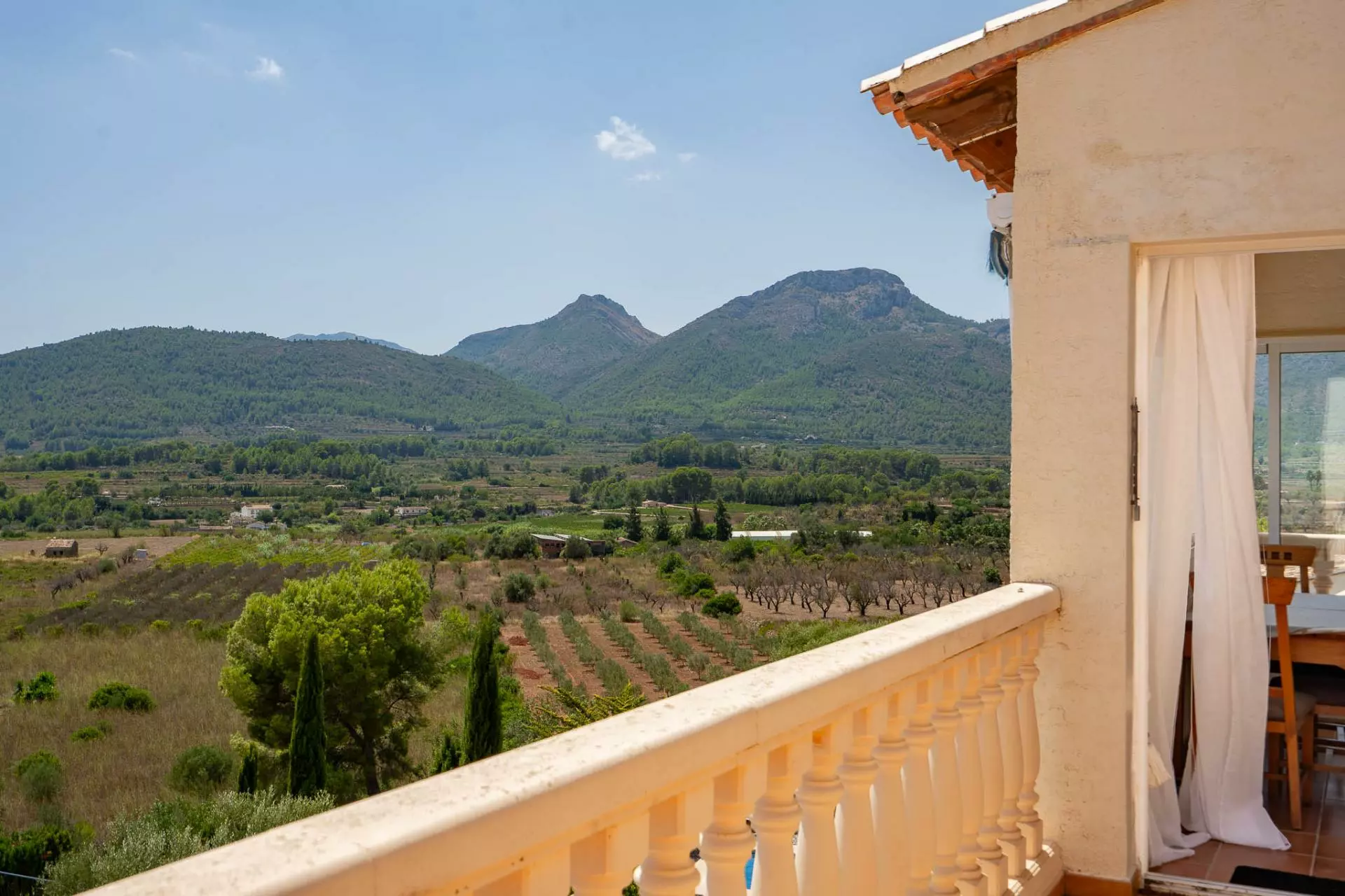 5-bedroom Villa In Jalon – Xalo, Spain (229 M²)