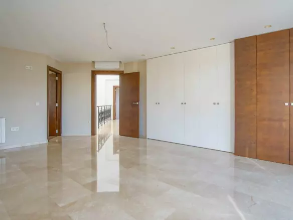 5-bedroom Villa In L’alfas Del Pi, Spain (810 M²)