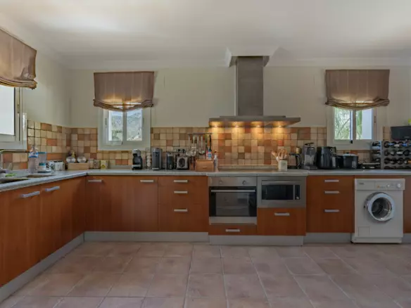 4-bedroom Villa In Altea, Spain (400 M²)
